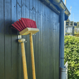 Viting-redskabsophæng-2 Redskabsophæng-med-kost-skovl